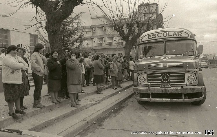 Mercedes-Benz LO 1112 - El Indio - Escolar
C 174826

Fotografía: Colección AC - Año: 1986 Nº de fototeca 86n340
Publicada en el facebook "FototecaCampana"
