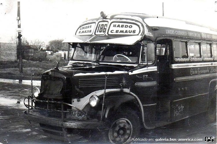Mercedes-Benz L 312 - F.A.C. - Transporte Vecinal
¿603-607?
Línea 186 - Interno 17

Fotografía: Autor desconocido
Publicada en el facebook "Haedo, sus calles y su gente de ayer y de hoy"
