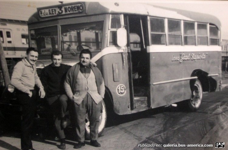 Bedford OB - GM (ensamblado en Argentina) - General Zapiola
Línea 3 - Interno 15

Fotografía: José Luis Velarde
Publicada en el grupo de facebook "Nuestro Arcón de los Recuerdos"
