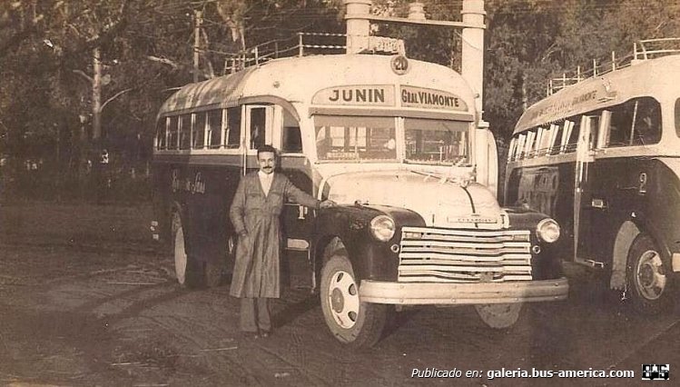 Chevrolet (G.M.C.) - Martín y Cía - Sanz
Línea 20 - Interno 1
Junín-General Viamonte

Fotografía: Autor desconocido
Publicada en el facebook " Lincoln Huellas De Nuestra Historia"
