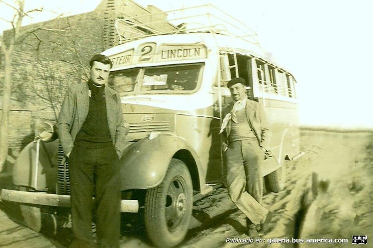 Chevrolet (G.M.C.) - I.C.A. - Línea 2
Línea 2

Fotografía: Autor desconocido
Publicada en el facebook " Lincoln Huellas De Nuestra Historia"
