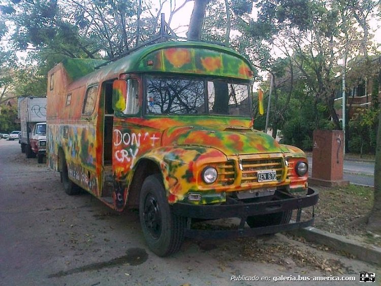 Bedford (G.M.A.) - Mitre - Particular
B 335233 - XEN 670

Publicado en OLX a la venta
