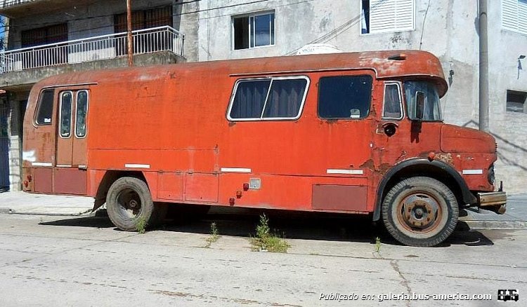 Mercedes-Benz LO 1114 - Supercar - Particular
Fotografía publicada en el Facebook de Pedro Néstor Tieso
