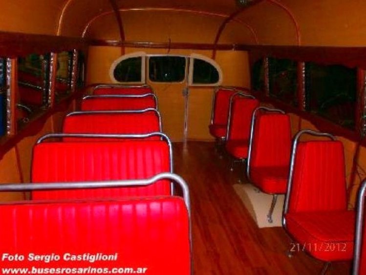 Chevrolet 1946 - La Favorita - SEMTUR
Vehículo restaurado por SEMTUR (vista interior)
Foto Sergio Castiglioni
Extraída de www.busesrosarinos.com.ar

http://galeria.bus-america.com/displayimage.php?pos=-18630
http://galeria.bus-america.com/displayimage.php?pos=-18631
Palabras clave: Tom / sem