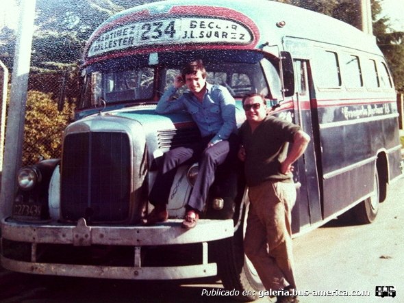 Mercedes-Benz L 312 - La Favorita - Transportes Martínez
Línea 234 - Interno 24

Fotografía: Autor desconocido
Extraída de "www.retrovisiones.com"
http://www.retrovisiones.com/2010/12/un-mundo-de-20-asientos/
