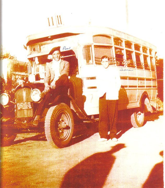 C.H.A.
Fotografía de: ¿Raúl y Dionisio Velayos?
Gentileza de: facebook Línea 543 - Lomas de Zamora
Extraída de: https://www.facebook.com/photo.php?fbid
=145349095498458&set=a.145348195498548.20883.
145347395498628&type=3&theater
