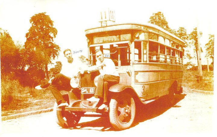 Chevrolet - C.H.A.
43
Fotografía de: Dante y Felix ¿Velayos?
Gentileza de: facebook Línea 543 - Lomas de Zamora
Extraída de: https://www.facebook.com/photo.php?fbid
=145349108831790&set=a.145348195498548.20883.
145347395498628&type=3&theater
