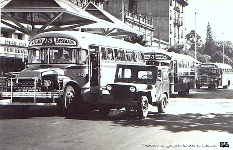 Bedford (G.M.A.) - Luna - Expreso Ensenada
Línea 13 - Interno 30

Fotografía: Autor desconocido
Publicada en el facebook "Ciudad de La Plata (Argentina) - Yo soy Platense"
