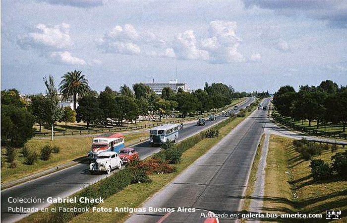 Berliet PCK-8R (en Argentina) - T.B.A. 
Línea 114
(Datos de derecha a izquierda)

Fotografía: Colección Gabriel Chack
Publicada en el grupo de Facebook "Fotos Antiguas Buenos Aires"
