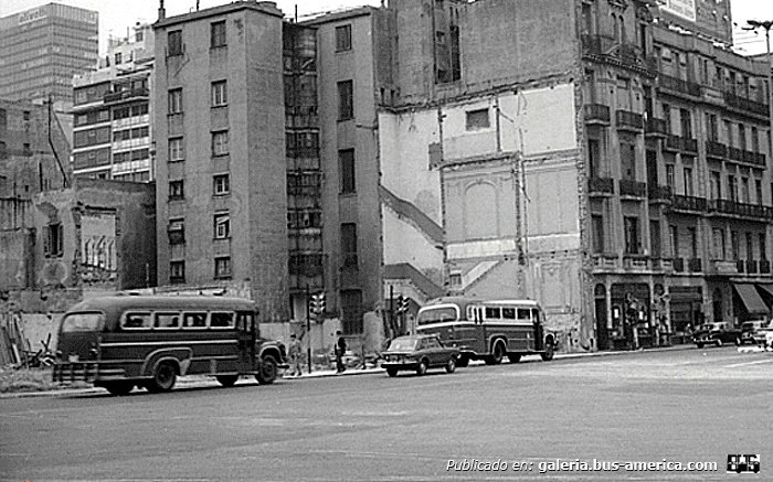 Bedford (G.M.A.) - A.L.A. - M.O. 25 De Mayo
Línea 111
(Datos de izquierda a derecha)

Fotografía publicada en el facebook "Historia Digital"
