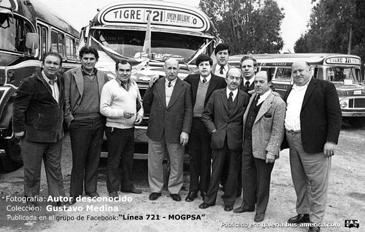 Chevrolet (G.M.A.) - El Indio - M.O.G.P.S.A.
Línea 721 - Interno 13
Imagen con motivo del alargue a "Estación Boulogne", con el tiempo fue desafectado.
(Datos de izquierda a derecha)

Fotografía: ¿M.O.G.O.P.S.A.? ¿familia Litardo? segundo desde la derecha
Colección: Gustavo Medina
Publicada en el grupo de Facebook: "Línea 721 - MOGPSA"

