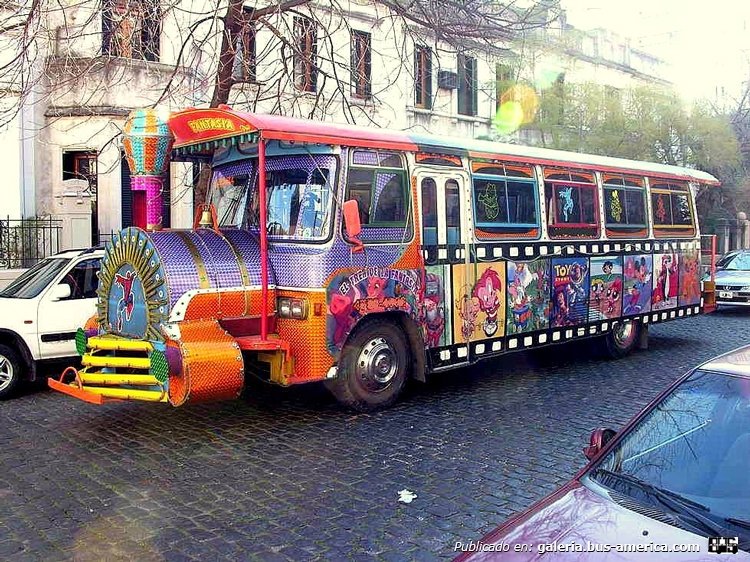 Mercedes-Benz OC 1214 - San Miguel - Tren de la fantasía
Fotografía: Ricardo Adrían Ortíz
Publicada en el facebook "Te Acordás ?"
