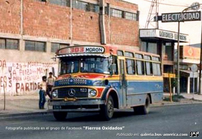 Mercedes-Benz LO 1114 - Cas-Met - E.D.O.
Línea 303 - Interno 102

Fotografía: Anibal Trasmonte
Publicada en el grupo de Facebook "Fierros Oxidados"
