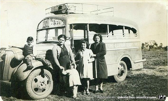 Chevrolet (G.M.C.) - El Trébol - Fornero
77-706
Pcia de Buenos Aires
Línea Carlos Casares-Smith
En el cartel se llega a ver de manera borrosa "Pza de Mayo"

Fotografía: José Luis Bartomeoli
Publicada en el facebook "El Baúl de los Recuerdos de Carlos Casares"
