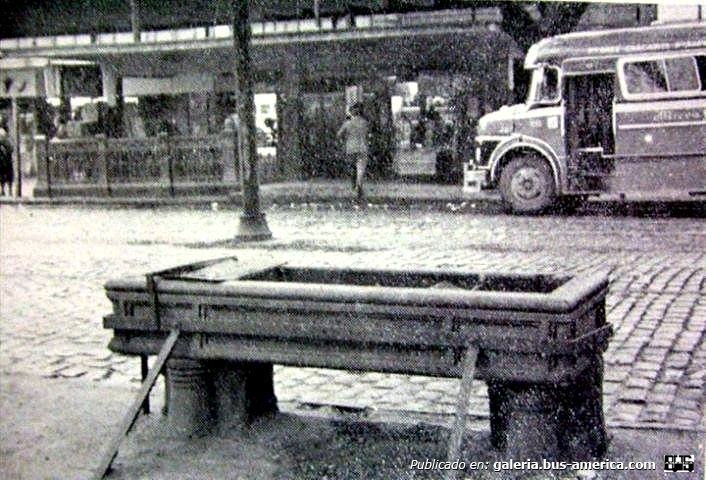 Mercedes-Benz - Biglia - M.O.S.S.A.
Línea 19

Fotografía: Autor desconocido
Publicada en el facebook "Fotos Antiguas Buenos Aires", enviada por: Marcelo Cardonna
