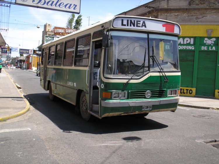 Mercedes-Benz OF 1214 - Acoplat - Autobuses Santa Fé
TAH 227
Linea 1 - Interno ¿0x?
Este coche era originario de MOCBA, Linea 59
Palabras clave: AutoBuses Sta Fe Acoplat OF1214 Linea 1