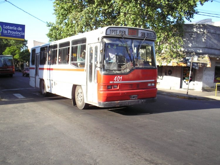 Mercedes-Benz OH 1315 - CND - TISJ
C 1559292 - VAF 420

Línea 228 (Prov. Buenos Aires), interno 401

Durante la efímera estadía de Transporte Ideal San Justo en la Linea 228, pusieron coches de otras numeraciones, mas los internos de numeración 100 altas.
 Este coche, por ejemplo, pertenecía a la linea 205 provincial.
Palabras clave: TISJSA Nueva Dimensión