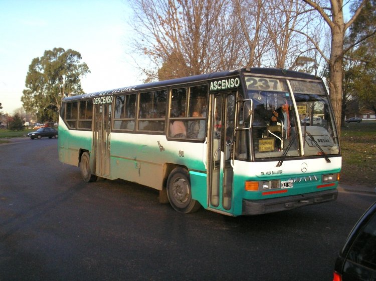 Dimex D 1622 - Suyai - T. Villa Ballester
DLB 506
Línea 237 - Interno 81
Color modificado, aunque trompa original, solo cambiado el paragolpes.
Palabras clave: Dimex D1622 Suyaí Linea 237