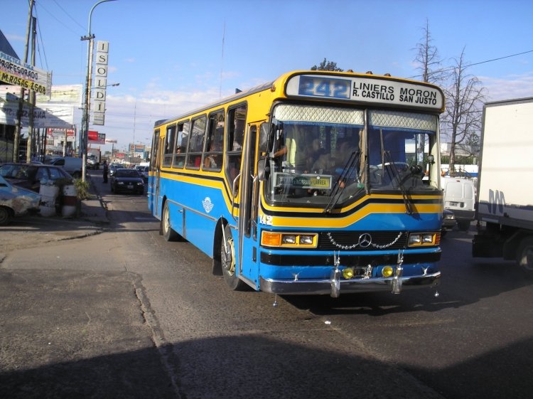 Mercedes-Benz 1320 - San Miguel - La Cabaña
BKV 347
Linea 242 - Interno 142
Unidad proveniente de la LPGB S. A., vino a formar parte de la linea 298, recién adquirida.
Luego, paso a la linea 242.
Palabras clave: La Cabaña S. A. Linea 242 San Miguel OHL1320