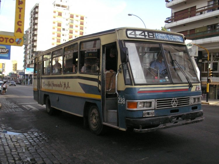 Mercedes-Benz 1215 - CND - Expreso General Sarmiento
B 2460005 - TGL 605
Linea 448 - Interno 238
Palabras clave: Nueva Dimensión Exp Gral Sarmiento