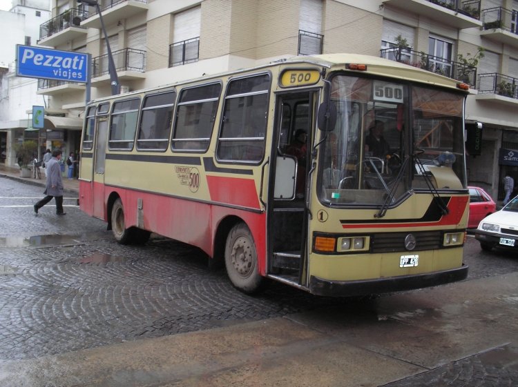 Mercedes-Benz OF 1215 - Suyai - T. 9 de Julio
B.2424128 - UPP 428
http://www.bus-america.com/ARcarrocerias/Suyai/
MBenzOF/OF1215-Suyai-2001-92-2.htm
Linea 500 - Interno 1 
Palabras clave: Linea 500 Suyai OF1214 Tandil