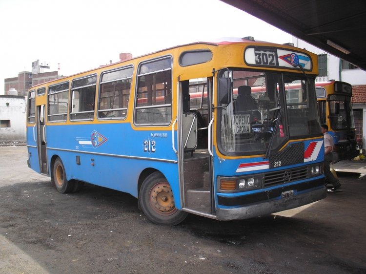 Mercedes-Benz OF 1214 - Suyai - E.D.O.S.A.T.
SZJ 907
Línea 302 - Interno 212
Palabras clave: Suyai OF1214 Empresa Del Oeste SATT