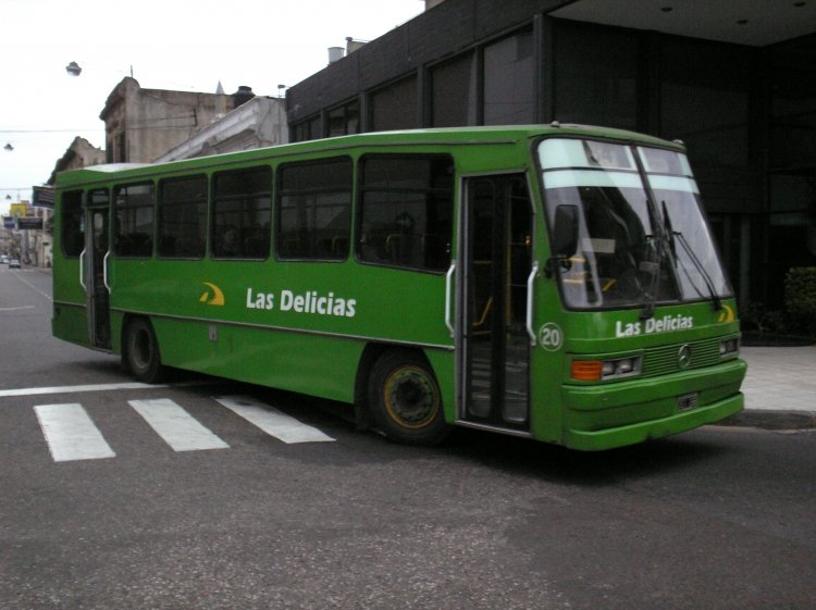 Mercedes-Benz 1316 - CND - Las Delicias
S.658368 - TET266
Linea 134 - Interno 20
Unidad bastante bien conservada al momento de la foto, con la trompa y parabrisas originales.
Palabras clave: Las Delicias Rosario Linea 134 CND