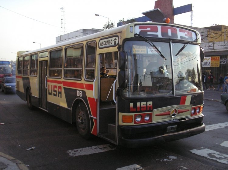 Mercedes-Benz OH 1621 - Ottaviano -  La Independencia S.A.
DDH 175
Línea 203 - Interno 103
Este coche, para mi, fue recarrozado o reparado muy a fondo.
Palabras clave: Lisa Ottaviano OH1621L Linea 203