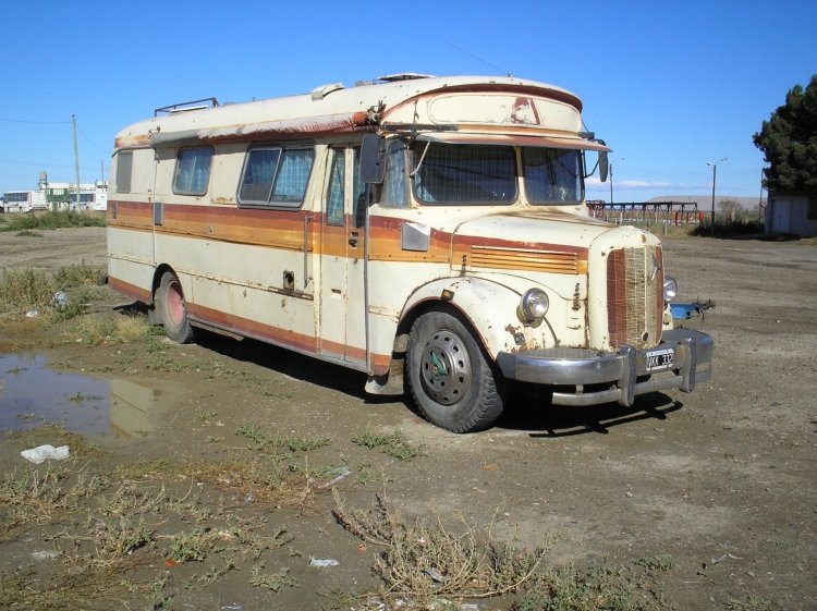 Mercedes-Benz LO 911 - La Porteña - Motorhome 
Imagen tomada en Comodoro Rivadavia. Año 2006
