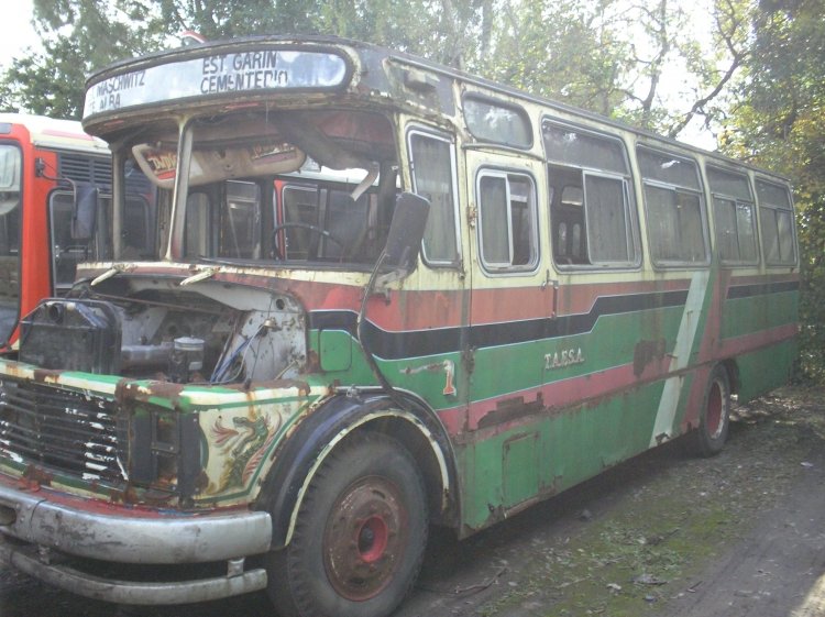 Mercedes-Benz LO 1114 - Suyai - T.A.E.S.A.
C.1210974 - RFS 828
Lamento no poder brindar datos de este esqueleto que saque furtivamente.
(Ya están los datos)
Palabras clave: LO1114 Suyai