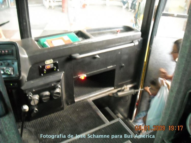Cabina Jumbus II
Se muestra parte de la cabina y la puerta de los pasajeros de este Jumbus II de CODTA interno 05 mod 1994          
