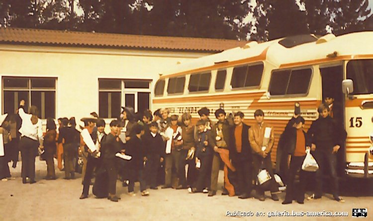 Crown Coach (en Argentina) - El Onda
Interno 15

Publicada en el grupo de Facebook "Yo fui al Hogar escuela Schulandheim"

http://galeria.bus-america.com/displayimage.php?pid=4627
http://galeria.bus-america.com/displayimage.php?pid=30365
