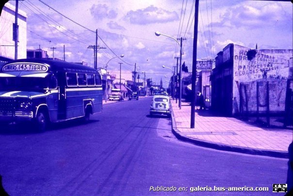 Desoto (Fevre y Basset) - Luna - Cía Noroeste
Línea 143 (luego 343)

Fotografía aportada por la Sra. Susana Mabel Pergacomi
Publicada en el grupo de Facebook Yo vivo o vivi en Villa Ballester
