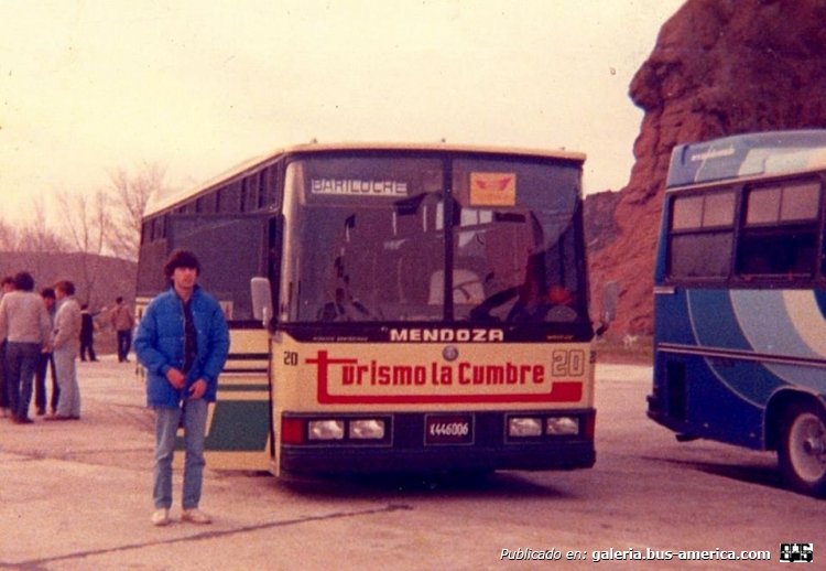 Mercedes-Benz O-170 - Unicar - Turismo La Cumbre
X 446006
Interno 20

Fotografía: Autor desconocido
Imagen extraída del facebock "El Emilio Mitre de San Martín" Egresados 1982
