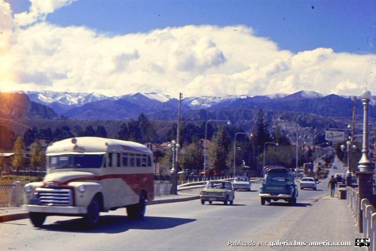 G.M.C. (G.M.C.)
Autor desconocido
Imagen publicada en el grupo de facebook FOTOS ANTIGUAS LA PAZ

