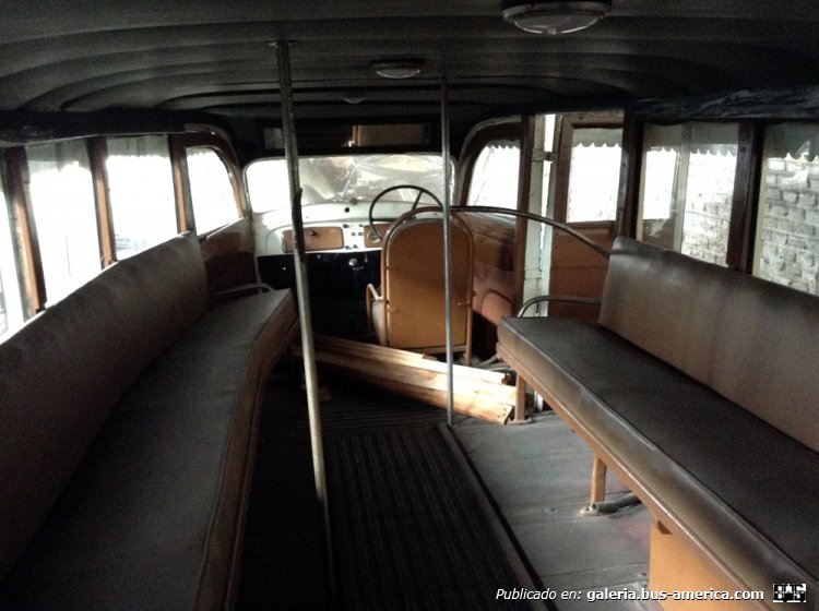Chevrolet (G.M.C.) - Expreso Boquense
Interno 1
Vista interior

Imagen Diego Speratti
Extraída de Retrovisiones.com

http://galeria.bus-america.com/displayimage.php?pid=33865
http://galeria.bus-america.com/displayimage.php?pid=33866
