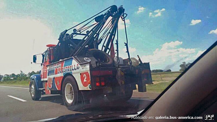 Scania 111 - Cóndor-Estrella (Auxilio)
Remolque Cóndor-Estrella
Ruta 2 Chascomús 11 Enero 2016
