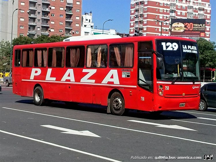 Volvo - Busscar (en Argentina) - PLAZA 
Línea 129 - Interno 758
9 de Julio e Independencia, Bs. As. Marzo 2015
