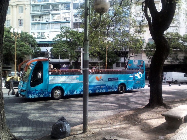 Omnibus del Shopping Dot y Abasto Shopping
Plaza San Martín - Diciembre 2011

