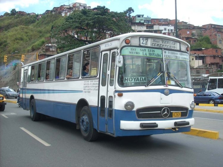 Mercedes-Benz O317 (en Venezuela) - Colectivos Del Norte 27
Antiguamente su número era el 77.
