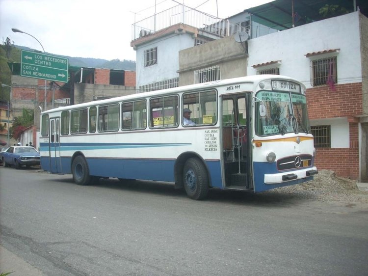 Mercedes-Benz O317 (en Venezuela) - Colectivos del Norte 29
Carrocería recortada para la ruta a cubrir. 
