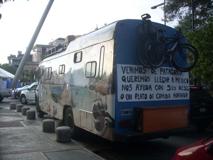 Mercedes-Benz LO 1114 - Splendid - Motorhome
B 1886387 - VLF 141
EL BICHO
De Argentina para México, foto sacada a su paso por Caracas (Venezuela).

http://galeria.bus-america.com/displayimage.php?pos=-23378
http://galeria.bus-america.com/displayimage.php?pos=-23379
