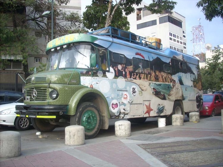 Mercedes-Benz  LO 1114 - Splendid - Motorhome
B 1886387 - VLF 141
EL BICHO
De Argentina para México, foto sacada a su paso por Caracas (Venezuela).

http://galeria.bus-america.com/displayimage.php?pos=-23377
http://galeria.bus-america.com/displayimage.php?pos=-23379
