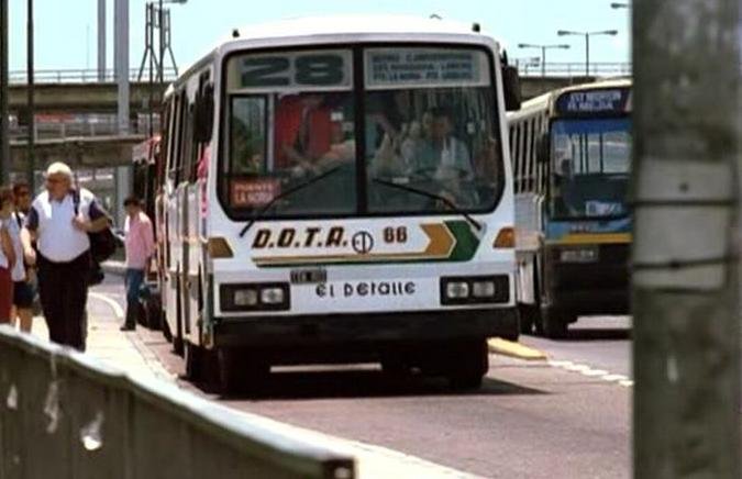 El Detalle OA 101 - D.O.T.A.
Visto en la película "el Bonaerense" de 2002. Patente poco visible, pareciera que fuese TIW 821 o similar.
Palabras clave: El Detalle OA 101 D.O.T.A. Línea 28