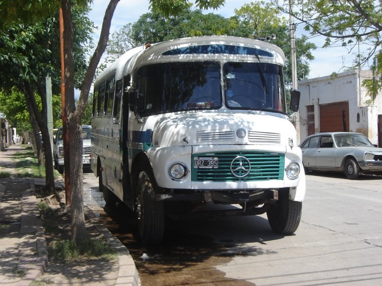 Mercedes-Benz LO 1114 - en V. Dolores
X.329351 - URZ 395
http://galeria.bus-america.com/displayimage.php?pos=-1216
http://galeria.bus-america.com/displayimage.php?pos=-18362

Para conocer sobre la historia de esta carrocería visite: http://revista.bus-america.com
