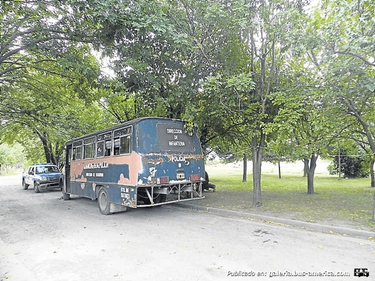 Mercedes-Benz LO 1114 - El Detalle - Policía de la Prov. de Buenos Aires
Foto de www.clarin.com
