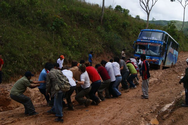 Volvo - ?? - ??
Foto tomada de viajerosustentable.com
(En Bolivia)

Palabras clave: bolivia