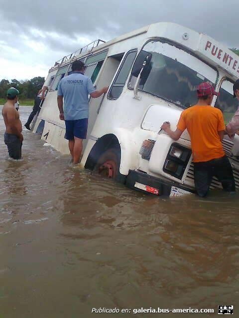 Mercedes-Benz - ¿San Jorge? - ?? 
¿ARY 657?
http://galeria.bus-america.com/displayimage.php?pid=37363

Foto publicada en  vivaparaguay.blogia.com
Palabras clave: paraguay
