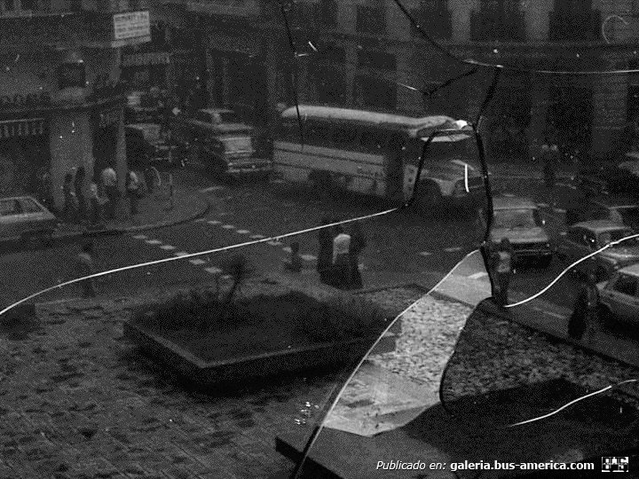 Bedford (G.M.A.) - El Detalle - Varela
Foto tomada de www.ssplan.buenosaires.gov.ar

(Ojalá se hubiera roto todo el vidrio, se vería mejor)
