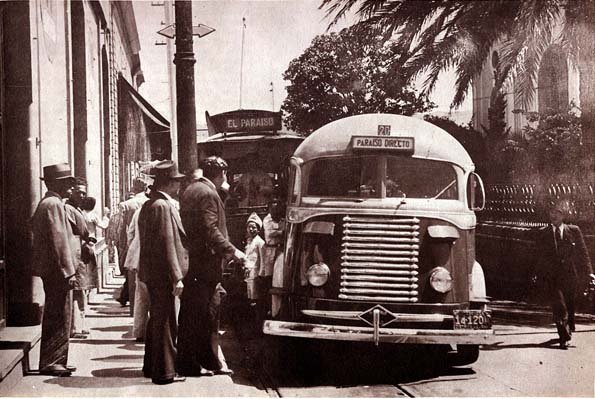 Diamond T (en Venezuela) - Inv. Colectivos El Paraiso 20
Foto de colección de Allen Morrison (www.tramz.com), subida a https://picasaweb.google.com por Renny Rangel
Palabras clave: Caracas Diamond Tranvia